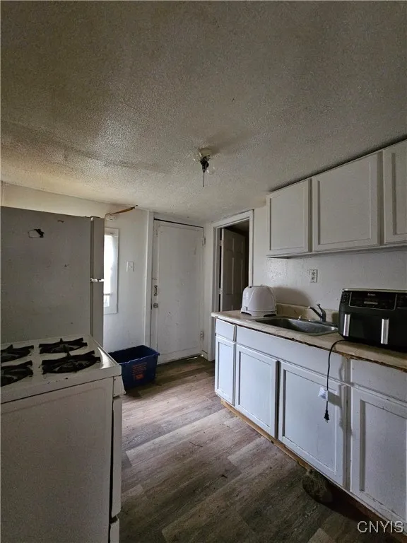 108 Gold Street, Utica, New York 13501, Utica, New York 13501, 4 Bedrooms Bedrooms, ,Multi Family,For Sale,108 Gold Street, Utica, New York 13501,S1617811