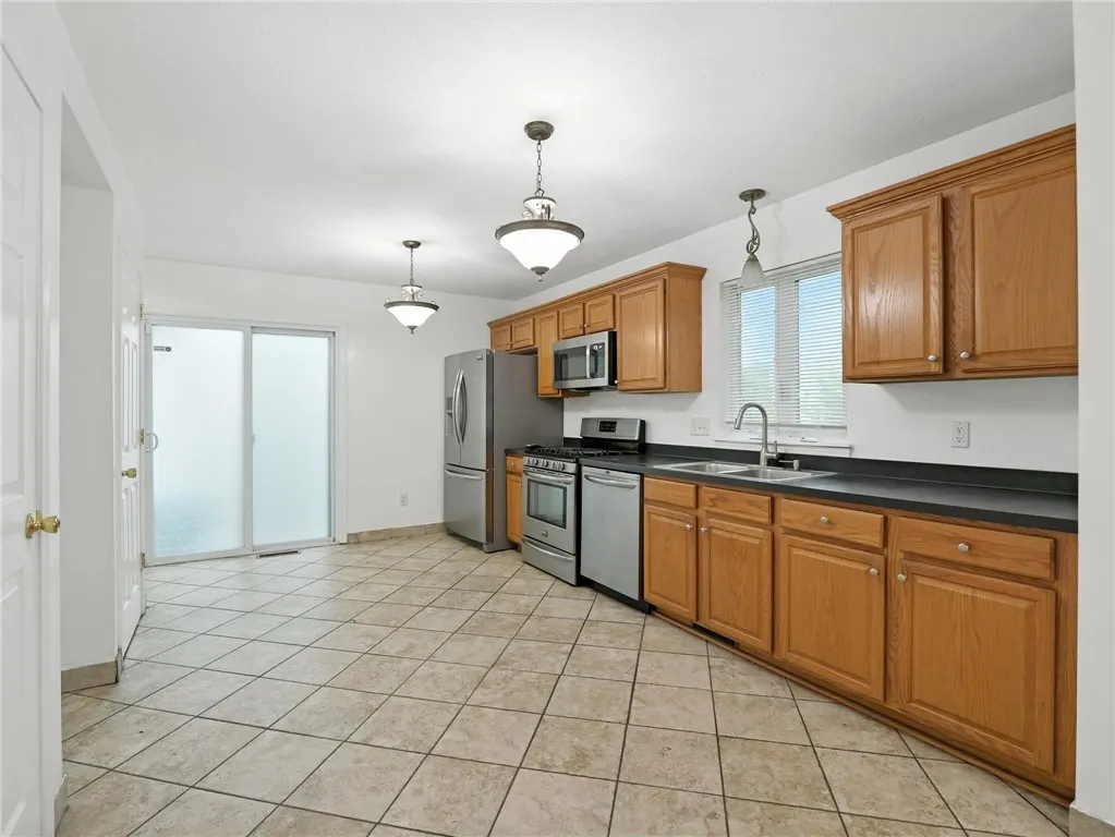 187 Moore Road, Henrietta, New York 14586, Henrietta, New York 14586, 3 Bedrooms Bedrooms, 8 Rooms Rooms,2 BathroomsBathrooms,Residential Lease,Closed,187 Moore Road, Henrietta, New York 14586,R1616967