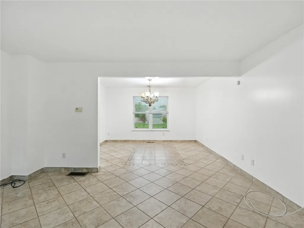 187 Moore Road, Henrietta, New York 14586, Henrietta, New York 14586, 3 Bedrooms Bedrooms, 8 Rooms Rooms,2 BathroomsBathrooms,Residential Lease,Closed,187 Moore Road, Henrietta, New York 14586,R1616967