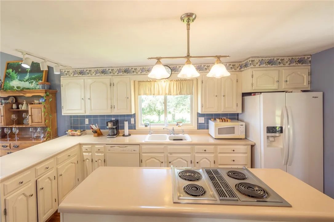 1964 Delphi Road, Cazenovia, New York 13035, Cazenovia, New York 13035, 4 Bedrooms Bedrooms, 10 Rooms Rooms,2 BathroomsBathrooms,Residential,Closed,1964 Delphi Road, Cazenovia, New York 13035,R1617850