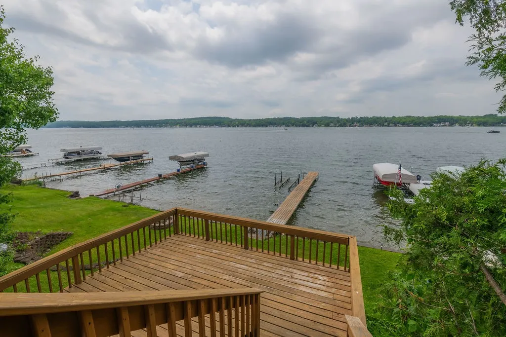 Large main deck, superb views
