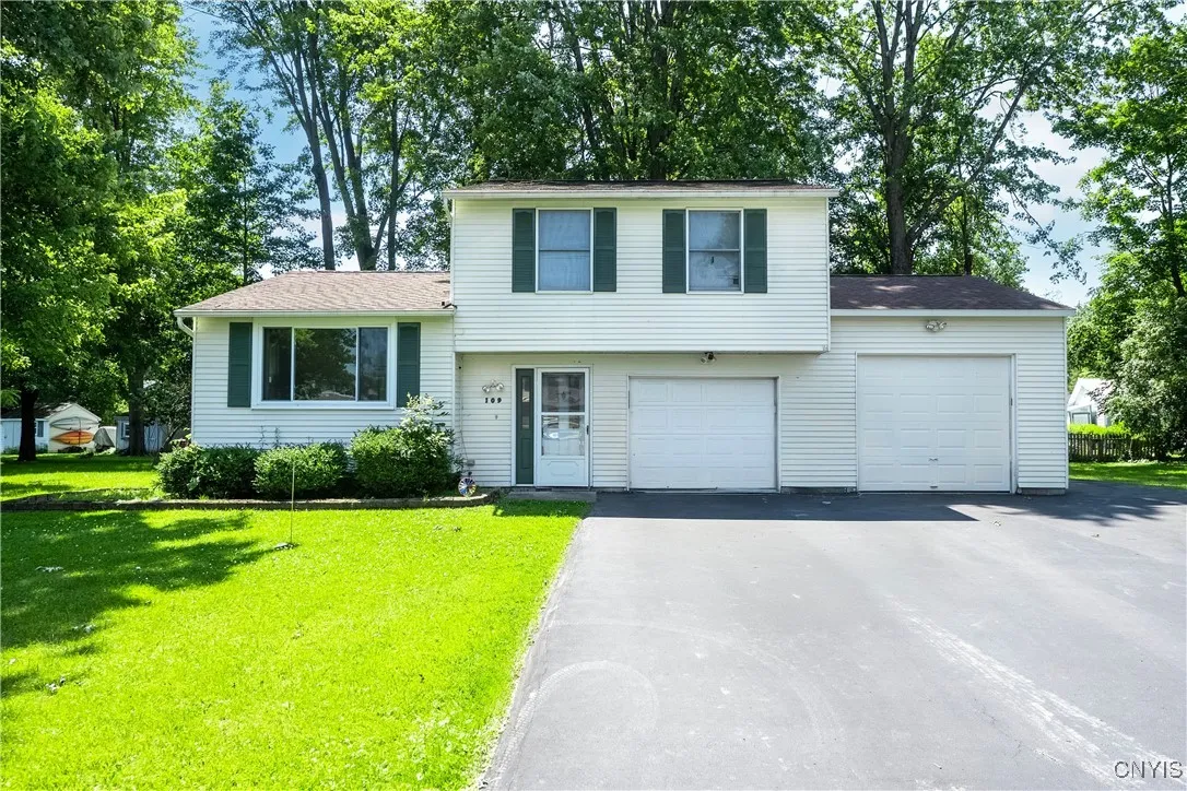 109 Roundmill Lane, Manlius, New York 13116, Manlius, New York 13116, 3 Bedrooms Bedrooms, 8 Rooms Rooms,1 BathroomBathrooms,Residential,Closed,109 Roundmill Lane, Manlius, New York 13116,0,S1616238