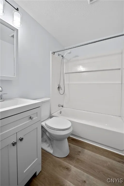 109 Roundmill Lane, Manlius, New York 13116, Manlius, New York 13116, 3 Bedrooms Bedrooms, 8 Rooms Rooms,1 BathroomBathrooms,Residential,Closed,109 Roundmill Lane, Manlius, New York 13116,0,S1616238