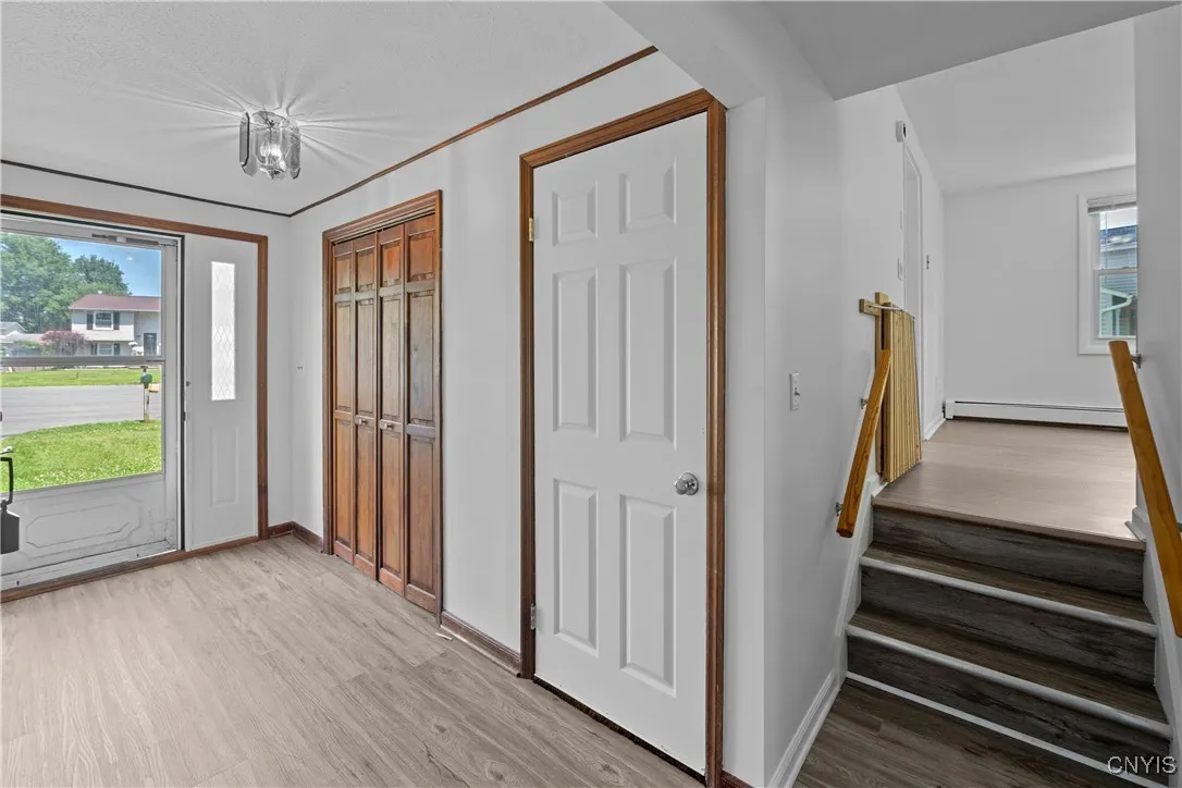 109 Roundmill Lane, Manlius, New York 13116, Manlius, New York 13116, 3 Bedrooms Bedrooms, 8 Rooms Rooms,1 BathroomBathrooms,Residential,Closed,109 Roundmill Lane, Manlius, New York 13116,0,S1616238