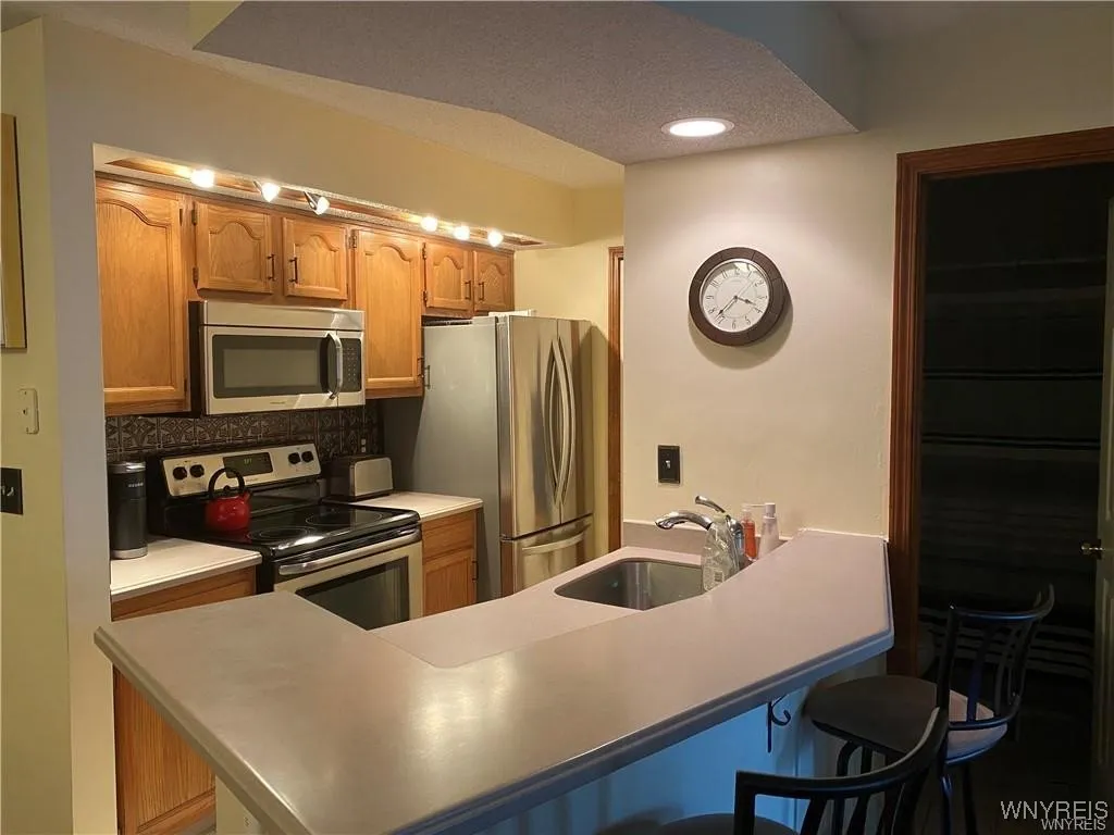 1 Keph Drive 6, Amherst, New York 14228, Amherst, New York 14228, 2 Bedrooms Bedrooms, 5 Rooms Rooms,2 BathroomsBathrooms,Residential Lease,For Rent,1 Keph Drive 6, Amherst, New York 14228,B1614680