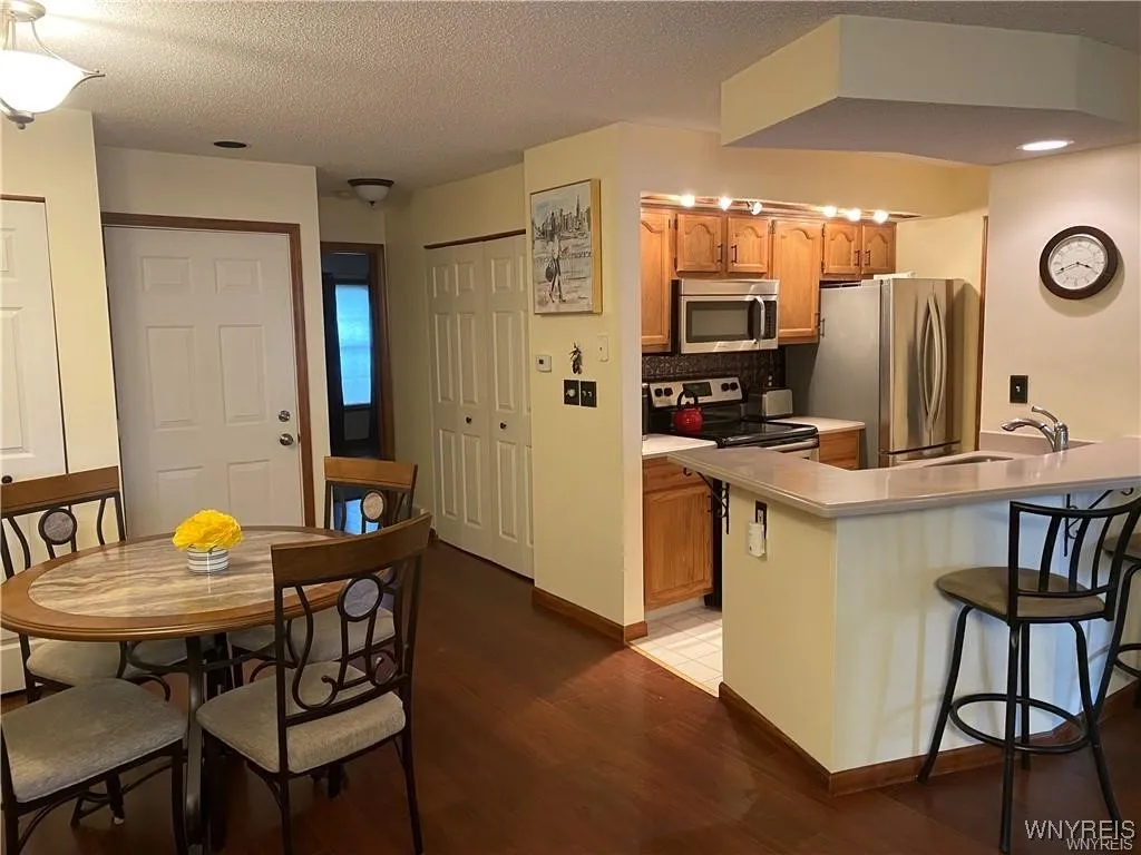 1 Keph Drive 6, Amherst, New York 14228, Amherst, New York 14228, 2 Bedrooms Bedrooms, 5 Rooms Rooms,2 BathroomsBathrooms,Residential Lease,For Rent,1 Keph Drive 6, Amherst, New York 14228,B1614680