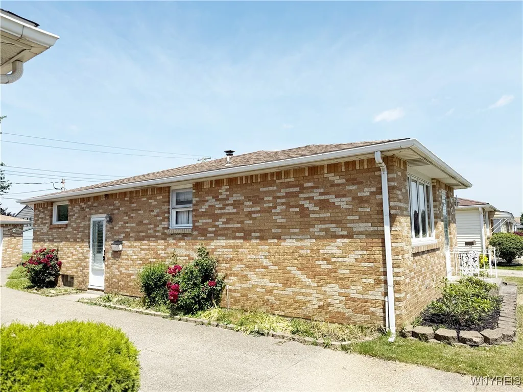 30 Nassau Lane, Cheektowaga, New York 14225, Cheektowaga, New York 14225, 3 Bedrooms Bedrooms, 6 Rooms Rooms,1 BathroomBathrooms,Residential,For Sale,30 Nassau Lane, Cheektowaga, New York 14225,B1617692