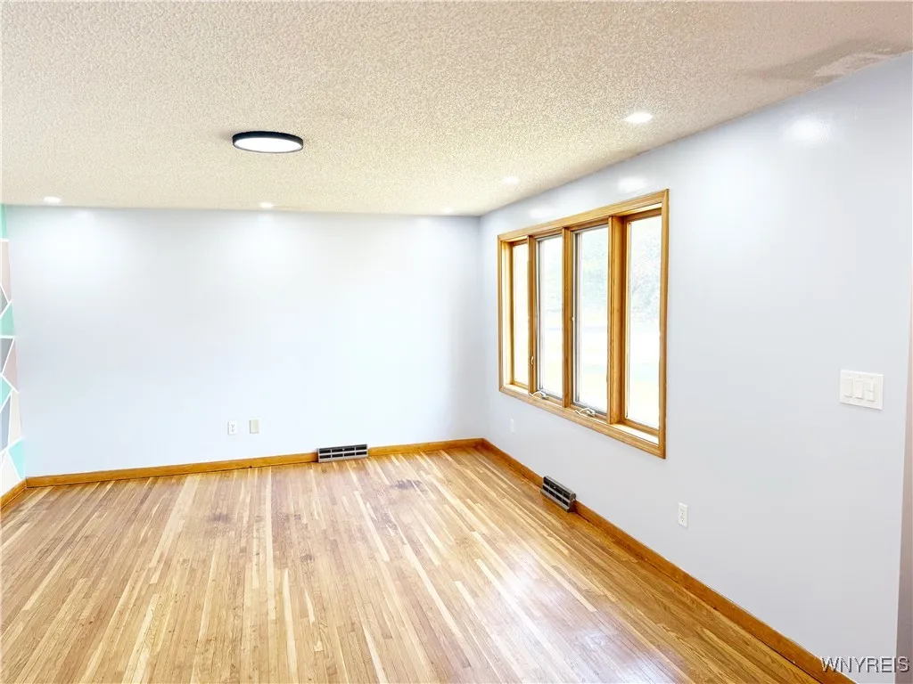 30 Nassau Lane, Cheektowaga, New York 14225, Cheektowaga, New York 14225, 3 Bedrooms Bedrooms, 6 Rooms Rooms,1 BathroomBathrooms,Residential,For Sale,30 Nassau Lane, Cheektowaga, New York 14225,B1617692