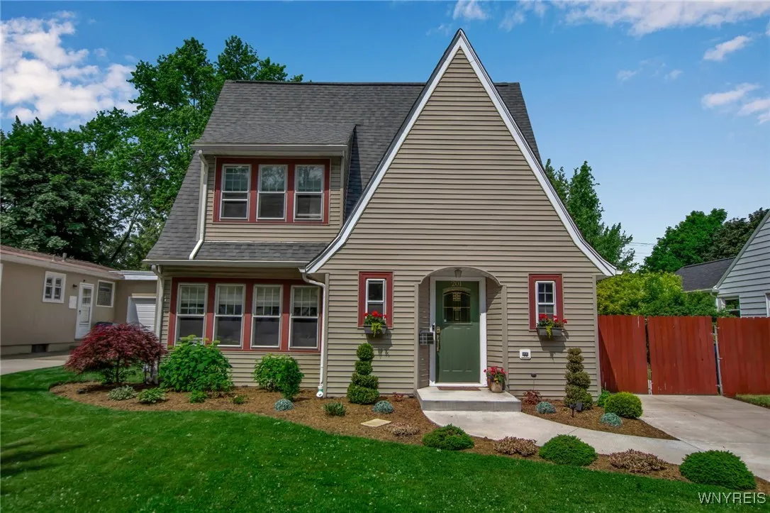 201 Walton Drive, Amherst, New York 14226, Amherst, New York 14226, 3 Bedrooms Bedrooms, 7 Rooms Rooms,1 BathroomBathrooms,Residential,Closed,201 Walton Drive, Amherst, New York 14226,0,B1617526