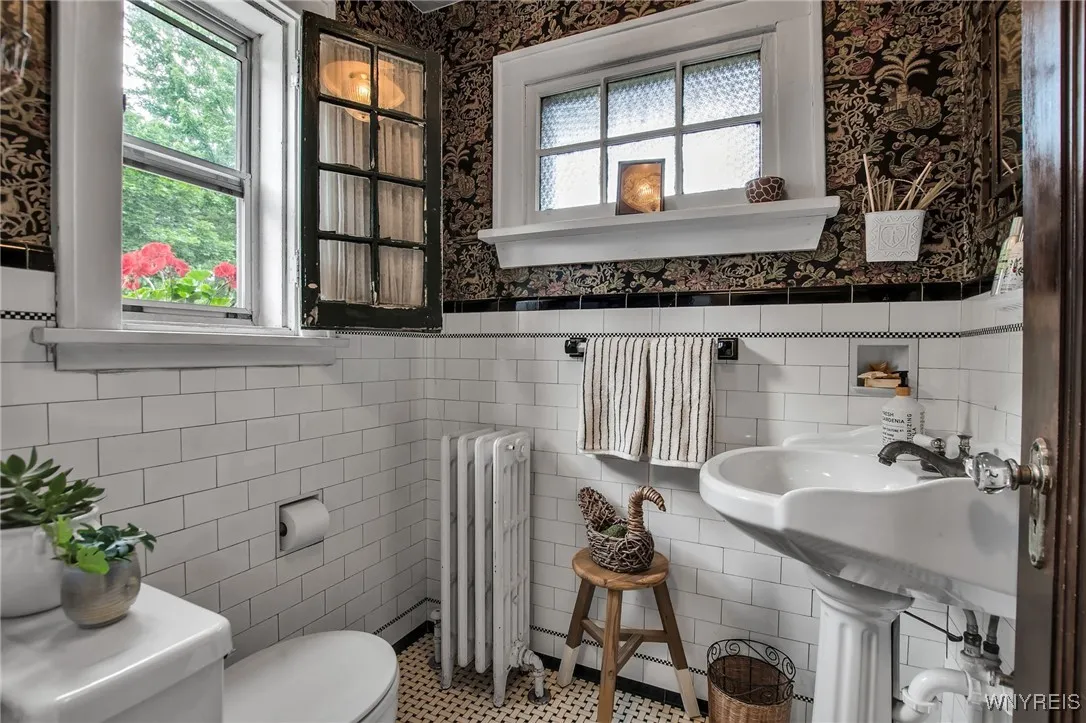 201 Walton Drive, Amherst, New York 14226, Amherst, New York 14226, 3 Bedrooms Bedrooms, 7 Rooms Rooms,1 BathroomBathrooms,Residential,Closed,201 Walton Drive, Amherst, New York 14226,0,B1617526