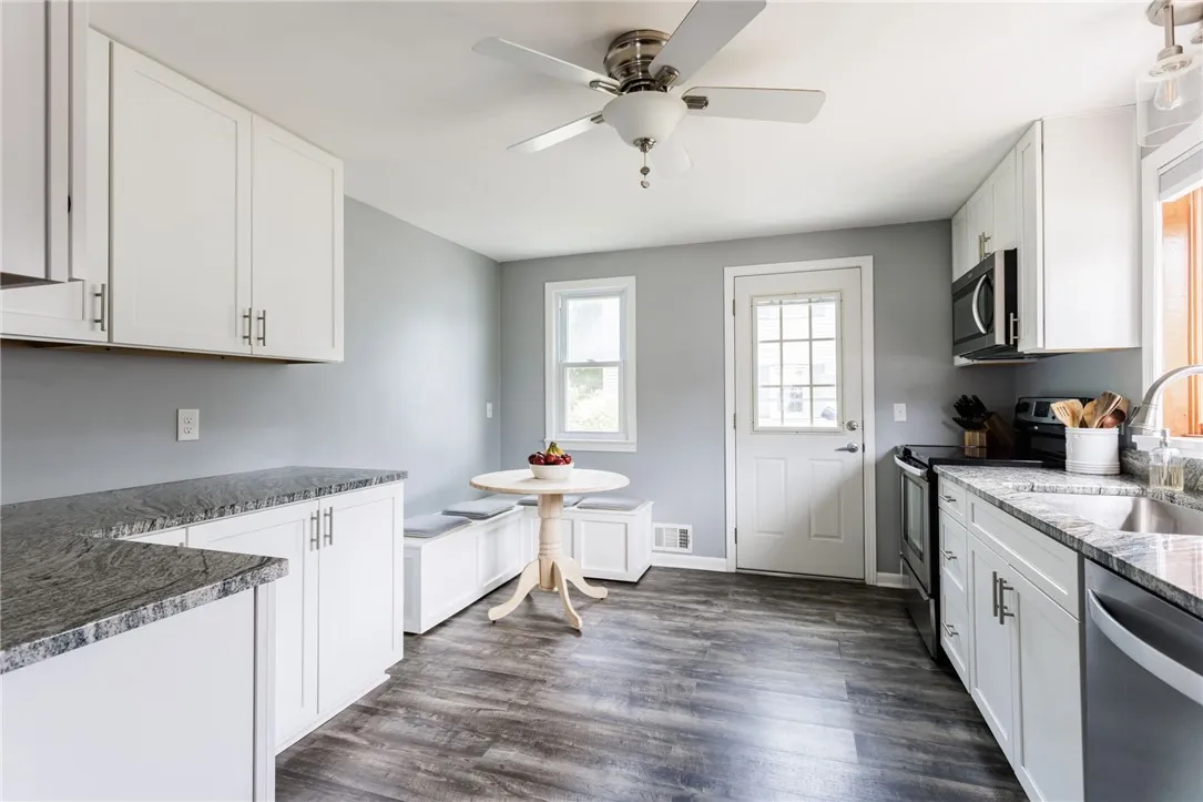 196 Saint Johns Drive, Greece, New York 14626, Greece, New York 14626, 3 Bedrooms Bedrooms, 6 Rooms Rooms,1 BathroomBathrooms,Residential,For Sale,196 Saint Johns Drive, Greece, New York 14626,R1616977