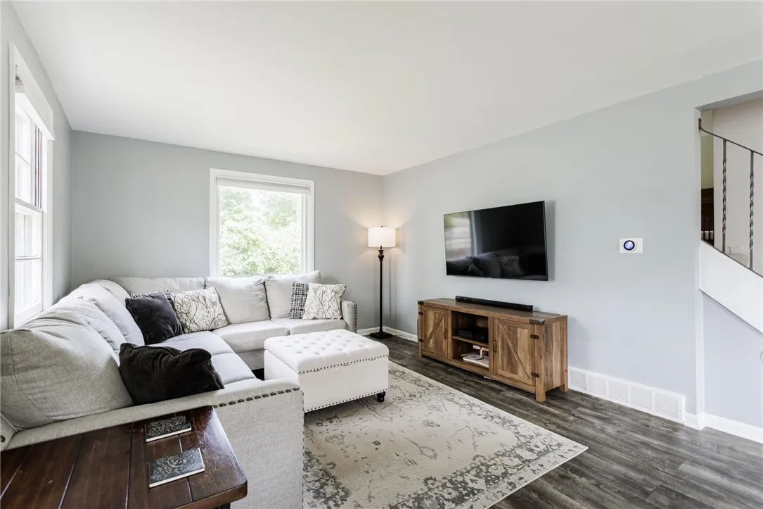 196 Saint Johns Drive, Greece, New York 14626, Greece, New York 14626, 3 Bedrooms Bedrooms, 6 Rooms Rooms,1 BathroomBathrooms,Residential,For Sale,196 Saint Johns Drive, Greece, New York 14626,R1616977