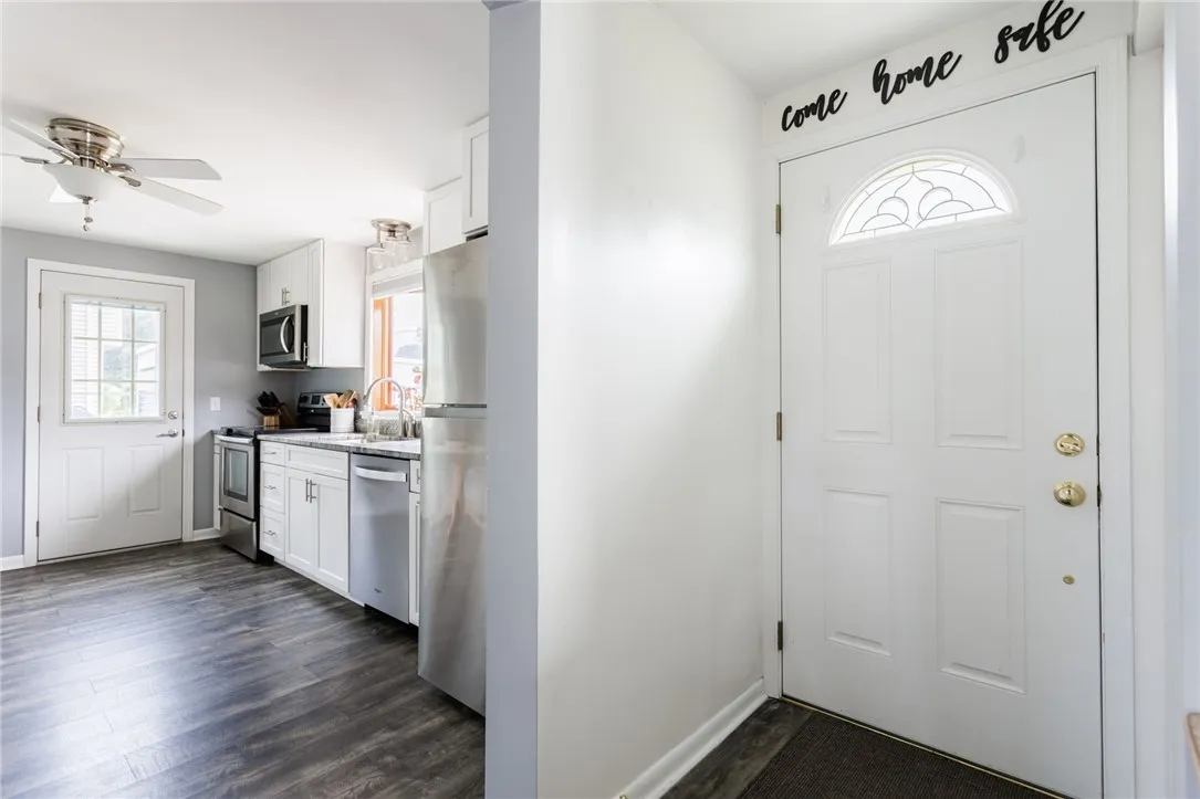 196 Saint Johns Drive, Greece, New York 14626, Greece, New York 14626, 3 Bedrooms Bedrooms, 6 Rooms Rooms,1 BathroomBathrooms,Residential,For Sale,196 Saint Johns Drive, Greece, New York 14626,R1616977