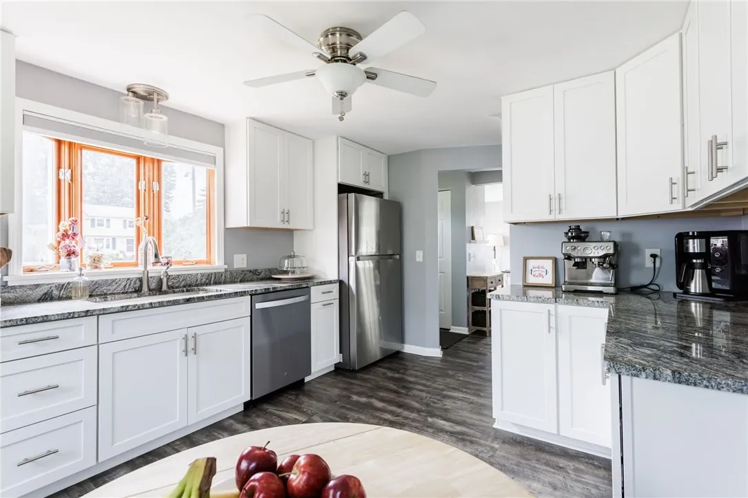 196 Saint Johns Drive, Greece, New York 14626, Greece, New York 14626, 3 Bedrooms Bedrooms, 6 Rooms Rooms,1 BathroomBathrooms,Residential,For Sale,196 Saint Johns Drive, Greece, New York 14626,R1616977