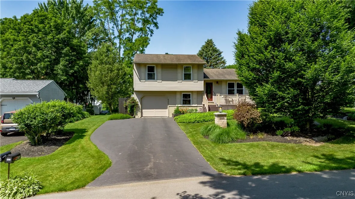 8424 Sextant Drive, Clay, New York 13027, Clay, New York 13027, 3 Bedrooms Bedrooms, 7 Rooms Rooms,1 BathroomBathrooms,Residential,For Sale,8424 Sextant Drive, Clay, New York 13027,S1613903