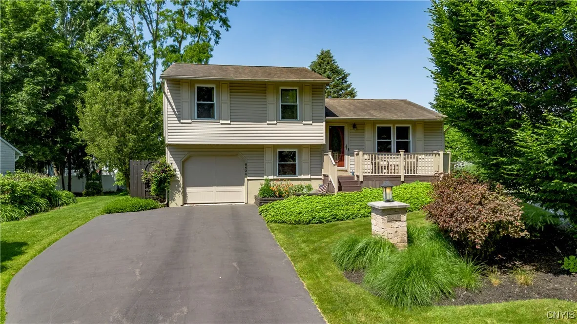 8424 Sextant Drive, Clay, New York 13027, Clay, New York 13027, 3 Bedrooms Bedrooms, 7 Rooms Rooms,1 BathroomBathrooms,Residential,For Sale,8424 Sextant Drive, Clay, New York 13027,S1613903