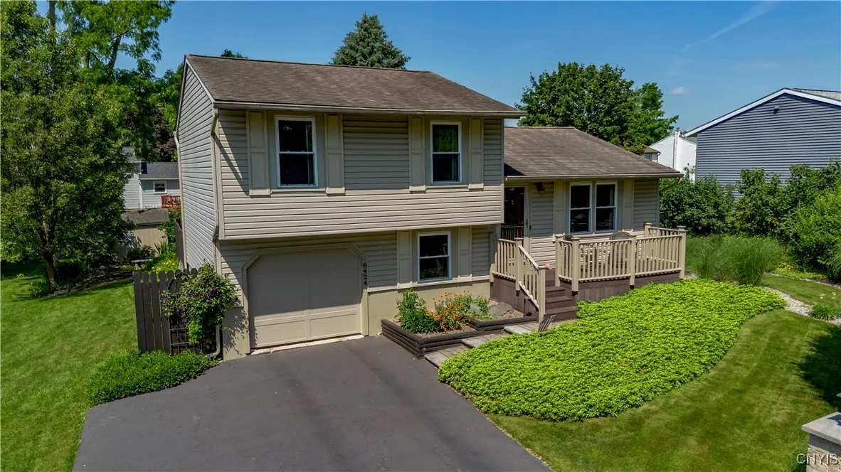 8424 Sextant Drive, Clay, New York 13027, Clay, New York 13027, 3 Bedrooms Bedrooms, 7 Rooms Rooms,1 BathroomBathrooms,Residential,For Sale,8424 Sextant Drive, Clay, New York 13027,S1613903