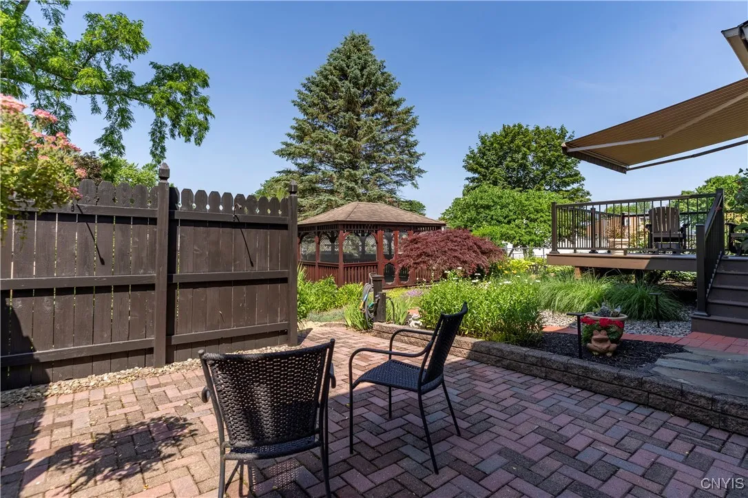8424 Sextant Drive, Clay, New York 13027, Clay, New York 13027, 3 Bedrooms Bedrooms, 7 Rooms Rooms,1 BathroomBathrooms,Residential,For Sale,8424 Sextant Drive, Clay, New York 13027,S1613903