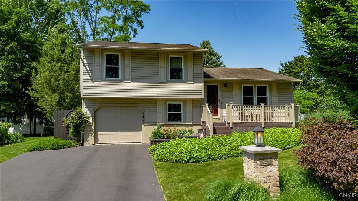 8424 Sextant Drive, Clay, New York 13027, Clay, New York 13027, 3 Bedrooms Bedrooms, 7 Rooms Rooms,1 BathroomBathrooms,Residential,For Sale,8424 Sextant Drive, Clay, New York 13027,S1613903