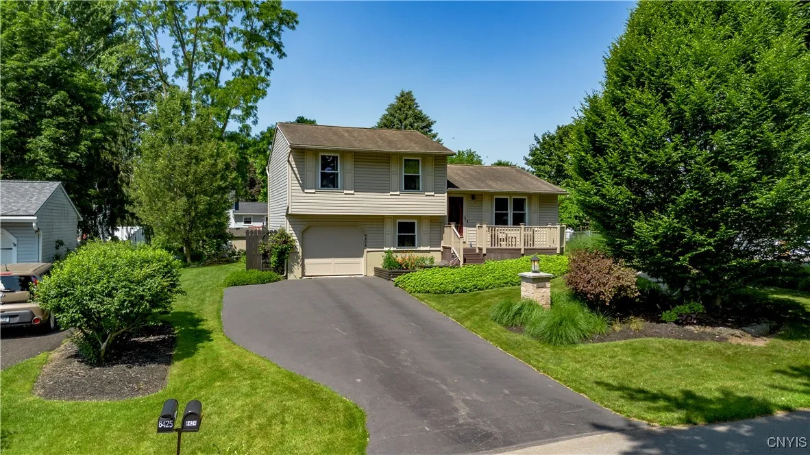 8424 Sextant Drive, Clay, New York 13027, Clay, New York 13027, 3 Bedrooms Bedrooms, 7 Rooms Rooms,1 BathroomBathrooms,Residential,For Sale,8424 Sextant Drive, Clay, New York 13027,S1613903