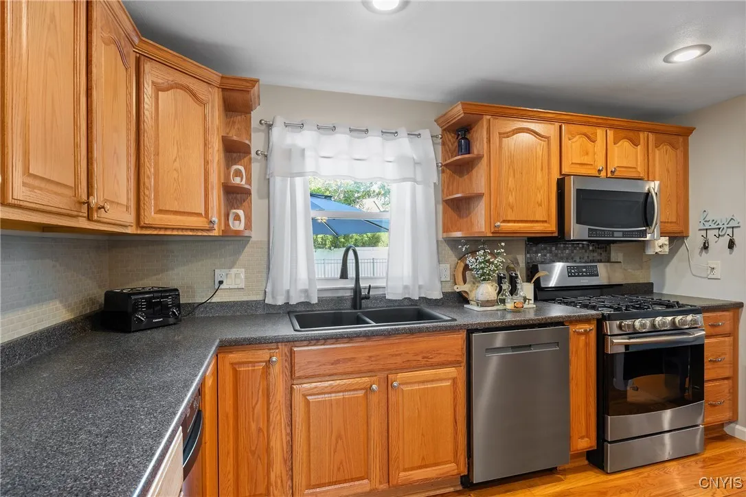 4330 Millwood Circle, Clay, New York 13090, Clay, New York 13090, 4 Bedrooms Bedrooms, 11 Rooms Rooms,2 BathroomsBathrooms,Residential,Closed,4330 Millwood Circle, Clay, New York 13090,0,S1616287