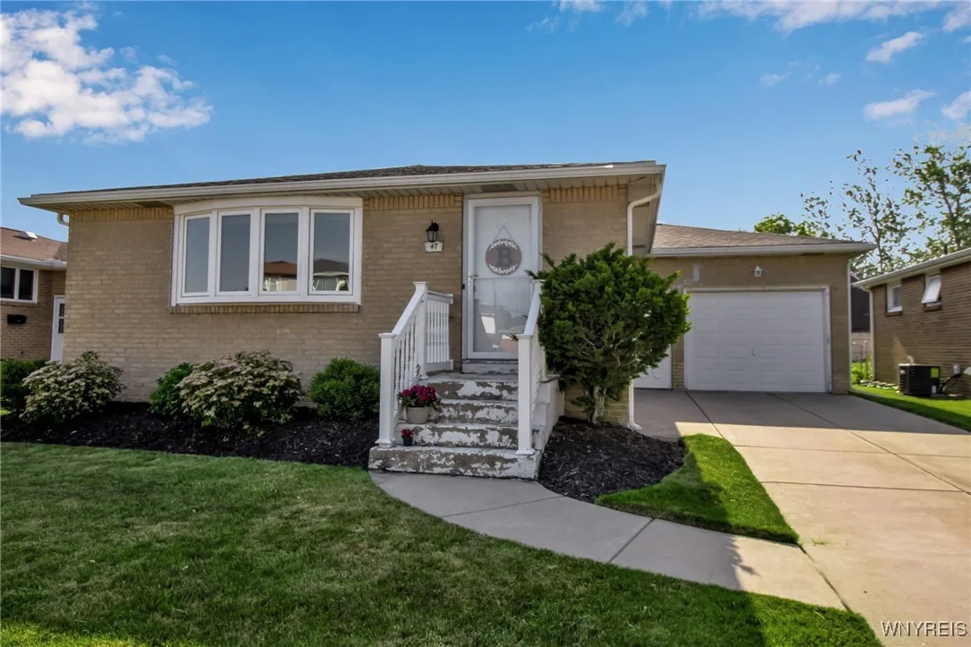 47 Fairelm Lane, Cheektowaga, New York 14227, Cheektowaga, New York 14227, 3 Bedrooms Bedrooms, 5 Rooms Rooms,1 BathroomBathrooms,Residential,Closed,47 Fairelm Lane, Cheektowaga, New York 14227,0,B1616485