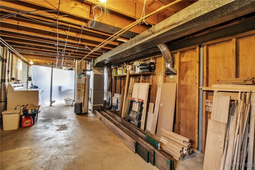 SINGLE CAR GARAGE with EXTRA STORAGE IN ROOF