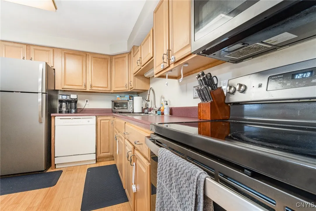 189 Lookout Circle, Camillus, New York 13209, Camillus, New York 13209, 2 Bedrooms Bedrooms, 7 Rooms Rooms,1 BathroomBathrooms,Residential,Closed,189 Lookout Circle, Camillus, New York 13209,0,S1617830