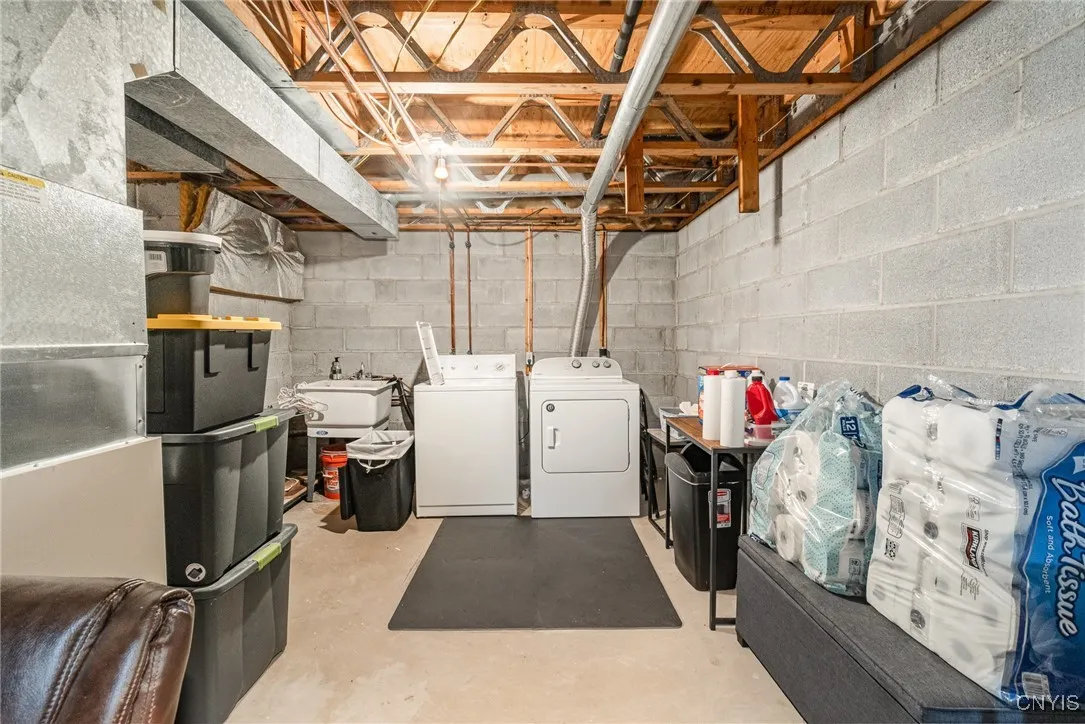 189 Lookout Circle, Camillus, New York 13209, Camillus, New York 13209, 2 Bedrooms Bedrooms, 7 Rooms Rooms,1 BathroomBathrooms,Residential,Closed,189 Lookout Circle, Camillus, New York 13209,0,S1617830