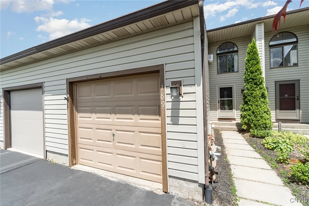 189 Lookout Circle, Camillus, New York 13209, Camillus, New York 13209, 2 Bedrooms Bedrooms, 7 Rooms Rooms,1 BathroomBathrooms,Residential,Closed,189 Lookout Circle, Camillus, New York 13209,0,S1617830