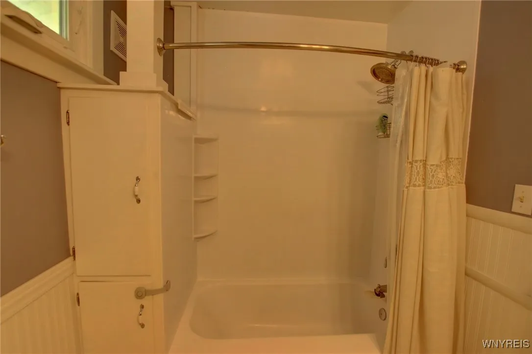 100 Sycamore Street, Aurora, New York 14052, Aurora, New York 14052, 3 Bedrooms Bedrooms, 6 Rooms Rooms,1 BathroomBathrooms,Residential,Closed,100 Sycamore Street, Aurora, New York 14052,0,B1614044