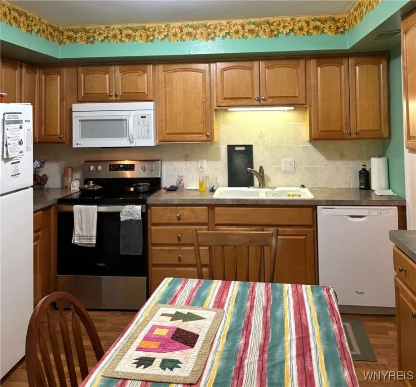 3 Homer Lane B, Amherst, New York 14221, Amherst, New York 14221, 3 Bedrooms Bedrooms, 7 Rooms Rooms,2 BathroomsBathrooms,Residential,For Sale,3 Homer Lane B, Amherst, New York 14221,B1617999