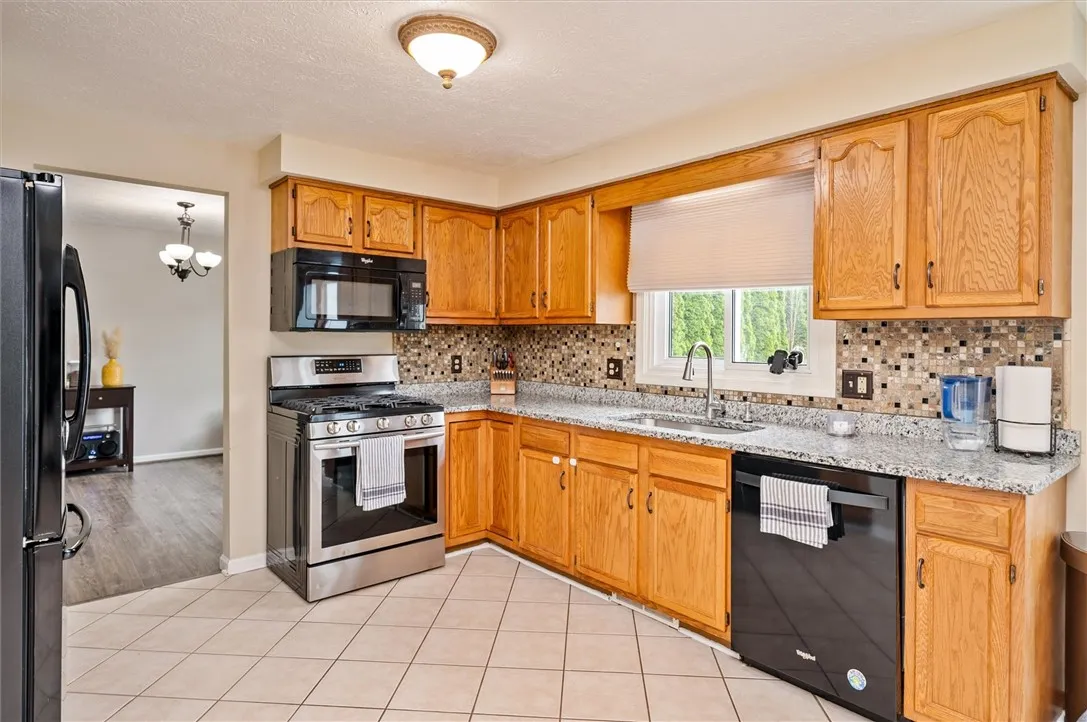 73 Hazel Bark Run, Gates, New York 14606, Gates, New York 14606, 3 Bedrooms Bedrooms, 9 Rooms Rooms,2 BathroomsBathrooms,Residential,For Sale,73 Hazel Bark Run, Gates, New York 14606,0,R1618057