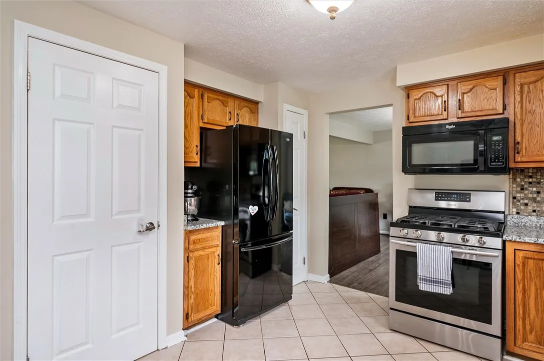 73 Hazel Bark Run, Gates, New York 14606, Gates, New York 14606, 3 Bedrooms Bedrooms, 9 Rooms Rooms,2 BathroomsBathrooms,Residential,For Sale,73 Hazel Bark Run, Gates, New York 14606,0,R1618057