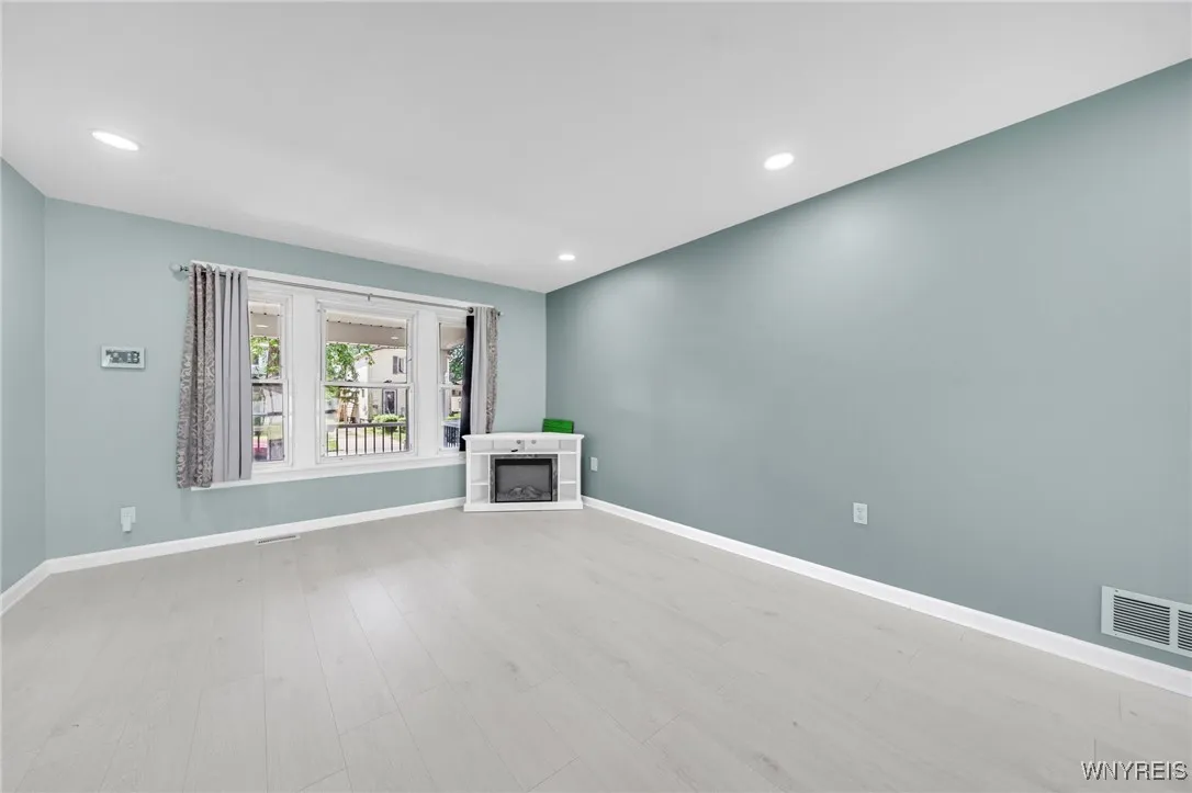 112 Amber Street, Buffalo, New York 14220, Buffalo, New York 14220, 3 Bedrooms Bedrooms, 5 Rooms Rooms,1 BathroomBathrooms,Residential,Closed,112 Amber Street, Buffalo, New York 14220,0,B1617981