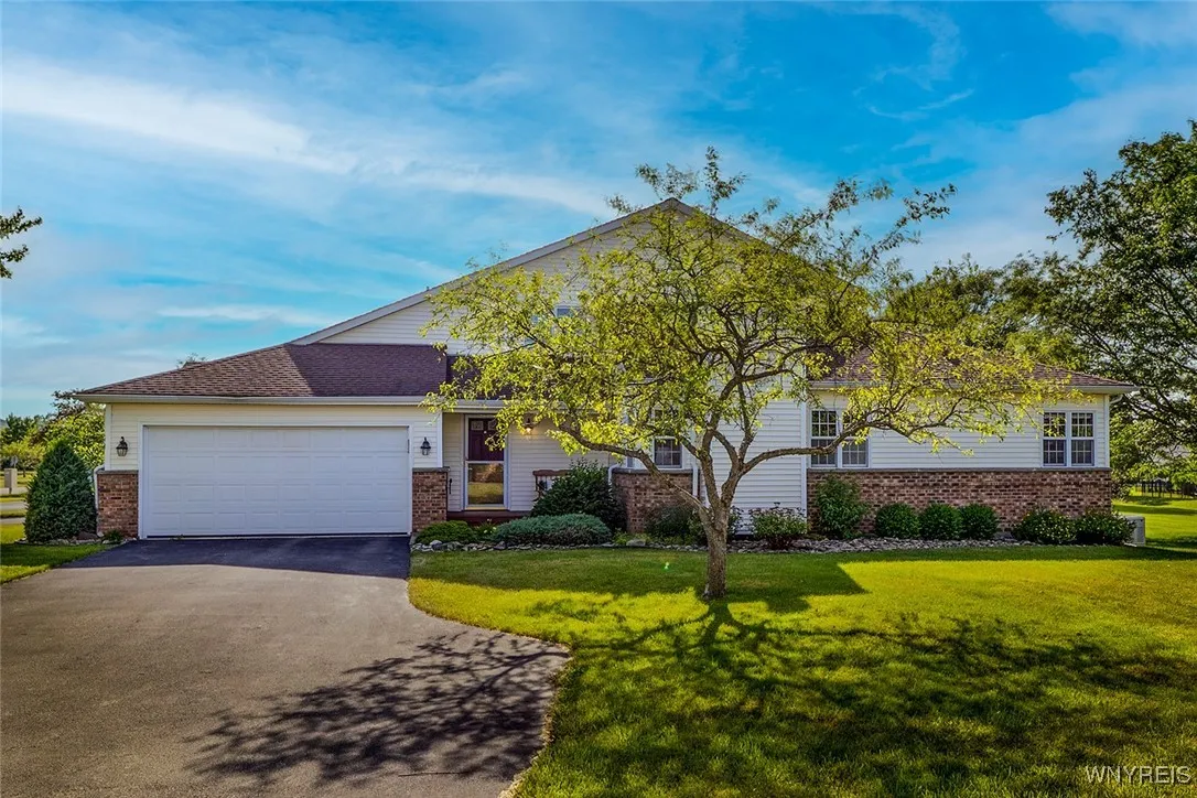 30 Hastings Drive, Orchard Park, New York 14127, Orchard Park, New York 14127, 3 Bedrooms Bedrooms, 7 Rooms Rooms,2 BathroomsBathrooms,Residential,For Sale,30 Hastings Drive, Orchard Park, New York 14127,0,B1617979