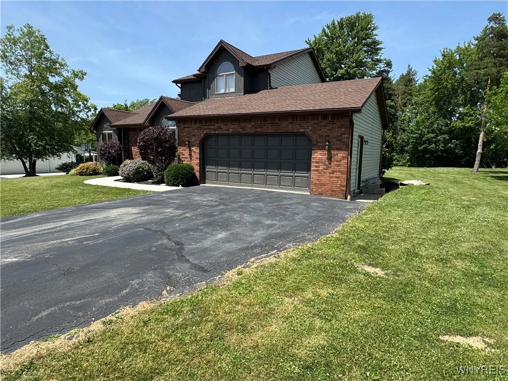 1492 North Creek Road, Hamburg, New York 14085, Hamburg, New York 14085, 3 Bedrooms Bedrooms, 9 Rooms Rooms,2 BathroomsBathrooms,Residential,Closed,1492 North Creek Road, Hamburg, New York 14085,0,B1617931