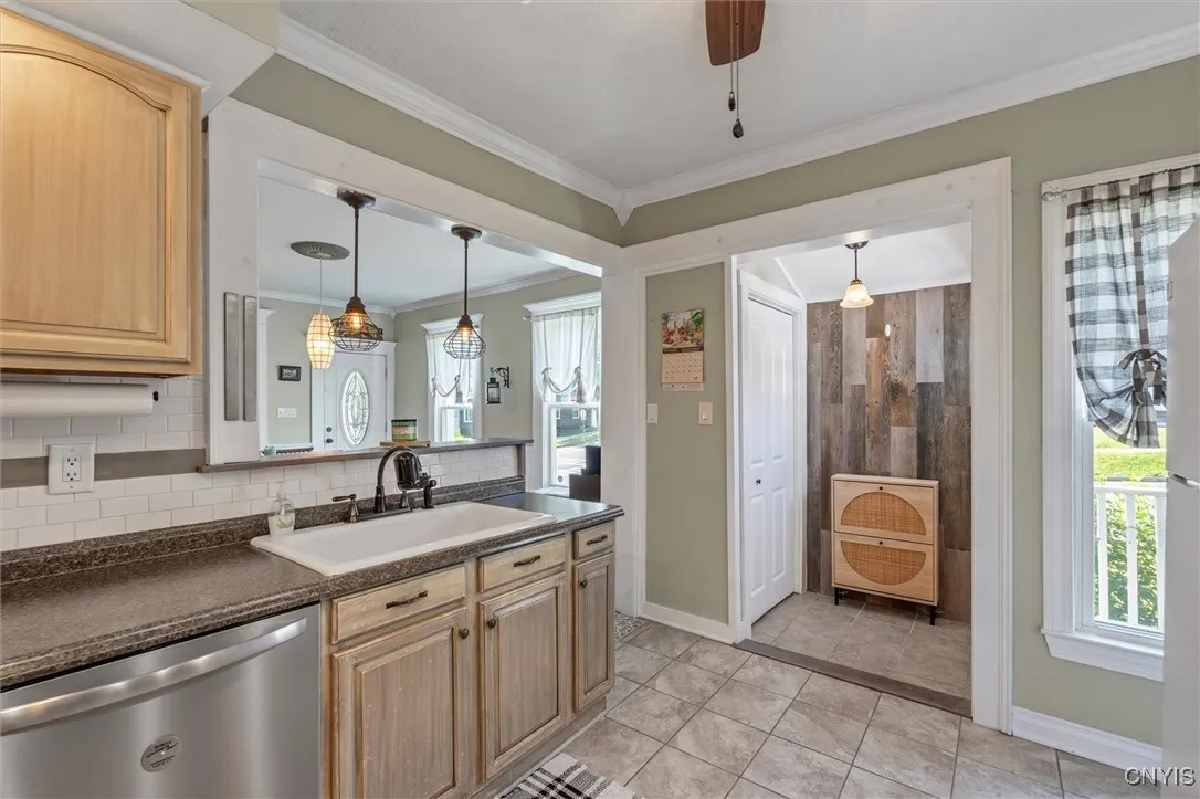 1710 South Geddes Street, Syracuse, New York 13207, Syracuse, New York 13207, 2 Bedrooms Bedrooms, 7 Rooms Rooms,1 BathroomBathrooms,Residential,Closed,1710 South Geddes Street, Syracuse, New York 13207,S1618123