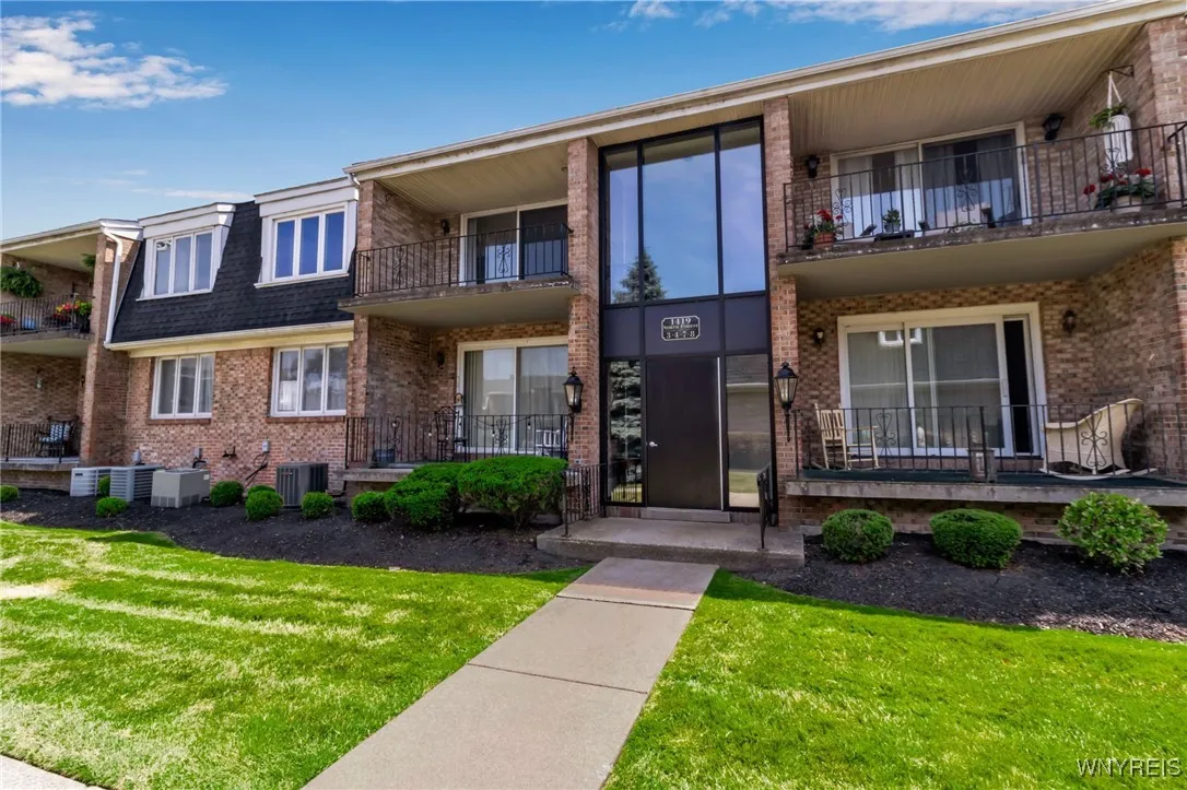 1419 North Forest Road 7, Amherst, New York 14221, Amherst, New York 14221, 2 Bedrooms Bedrooms, 5 Rooms Rooms,2 BathroomsBathrooms,Residential,Closed,1419 North Forest Road 7, Amherst, New York 14221,B1617508