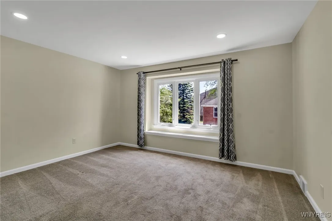 1419 North Forest Road 7, Amherst, New York 14221, Amherst, New York 14221, 2 Bedrooms Bedrooms, 5 Rooms Rooms,2 BathroomsBathrooms,Residential,Closed,1419 North Forest Road 7, Amherst, New York 14221,B1617508