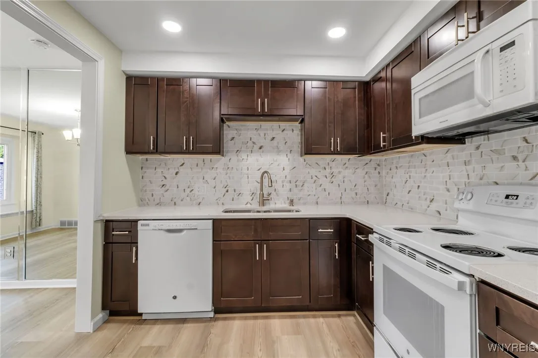 1419 North Forest Road 7, Amherst, New York 14221, Amherst, New York 14221, 2 Bedrooms Bedrooms, 5 Rooms Rooms,2 BathroomsBathrooms,Residential,Closed,1419 North Forest Road 7, Amherst, New York 14221,B1617508