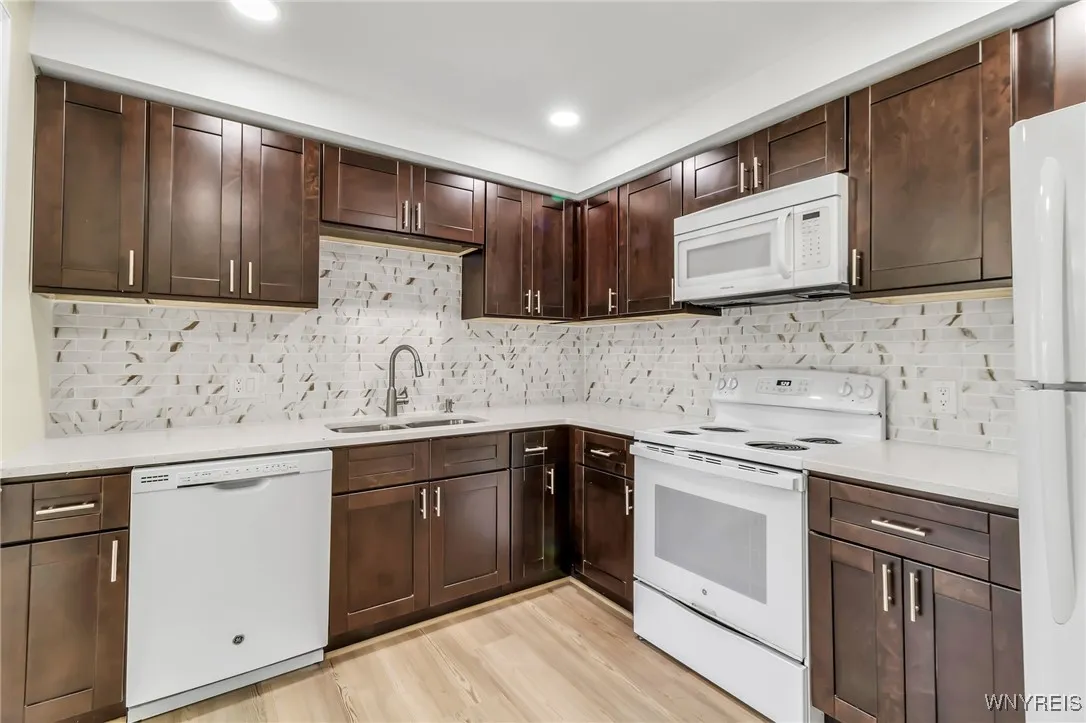 1419 North Forest Road 7, Amherst, New York 14221, Amherst, New York 14221, 2 Bedrooms Bedrooms, 5 Rooms Rooms,2 BathroomsBathrooms,Residential,Closed,1419 North Forest Road 7, Amherst, New York 14221,B1617508