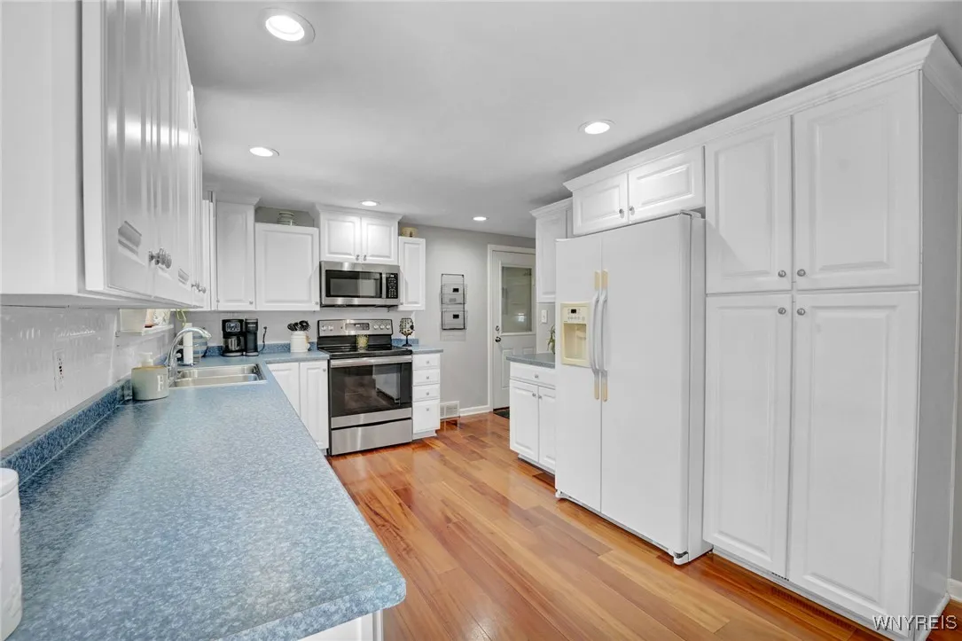 4964 Meadowbrook Road, Clarence, New York 14221, Clarence, New York 14221, 3 Bedrooms Bedrooms, 8 Rooms Rooms,2 BathroomsBathrooms,Residential,Closed,4964 Meadowbrook Road, Clarence, New York 14221,B1617809
