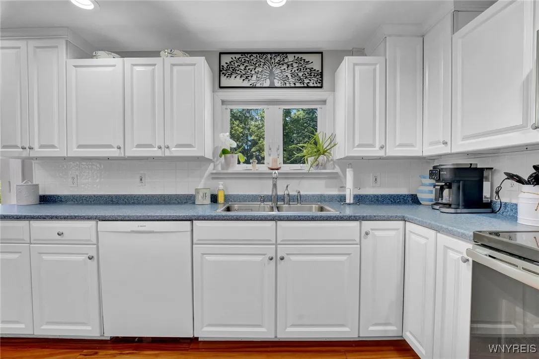 4964 Meadowbrook Road, Clarence, New York 14221, Clarence, New York 14221, 3 Bedrooms Bedrooms, 8 Rooms Rooms,2 BathroomsBathrooms,Residential,Closed,4964 Meadowbrook Road, Clarence, New York 14221,B1617809