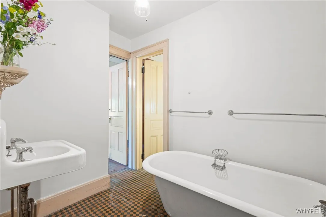 21 Ross St, Batavia-city, New York 14020, Batavia City, New York 14020, 4 Bedrooms Bedrooms, 14 Rooms Rooms,3 BathroomsBathrooms,Residential,Closed,21 Ross St, Batavia-city, New York 14020,B1617829