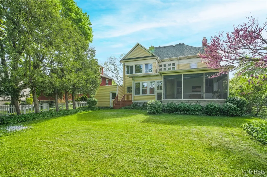 21 Ross St, Batavia-city, New York 14020, Batavia City, New York 14020, 4 Bedrooms Bedrooms, 14 Rooms Rooms,3 BathroomsBathrooms,Residential,Closed,21 Ross St, Batavia-city, New York 14020,B1617829