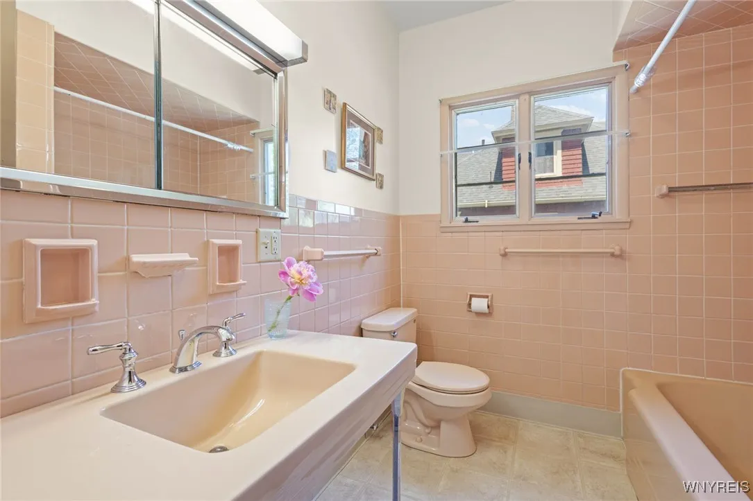 21 Ross St, Batavia-city, New York 14020, Batavia City, New York 14020, 4 Bedrooms Bedrooms, 14 Rooms Rooms,3 BathroomsBathrooms,Residential,Closed,21 Ross St, Batavia-city, New York 14020,B1617829