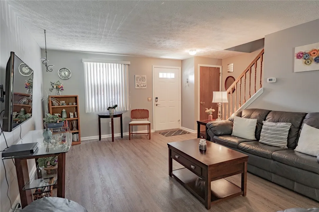 61 Southfield Drive, Webster, New York 14580, Webster, New York 14580, 2 Bedrooms Bedrooms, 4 Rooms Rooms,1 BathroomBathrooms,Residential,Closed,61 Southfield Drive, Webster, New York 14580,R1616406