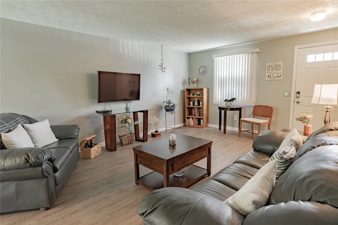 61 Southfield Drive, Webster, New York 14580, Webster, New York 14580, 2 Bedrooms Bedrooms, 4 Rooms Rooms,1 BathroomBathrooms,Residential,Closed,61 Southfield Drive, Webster, New York 14580,R1616406