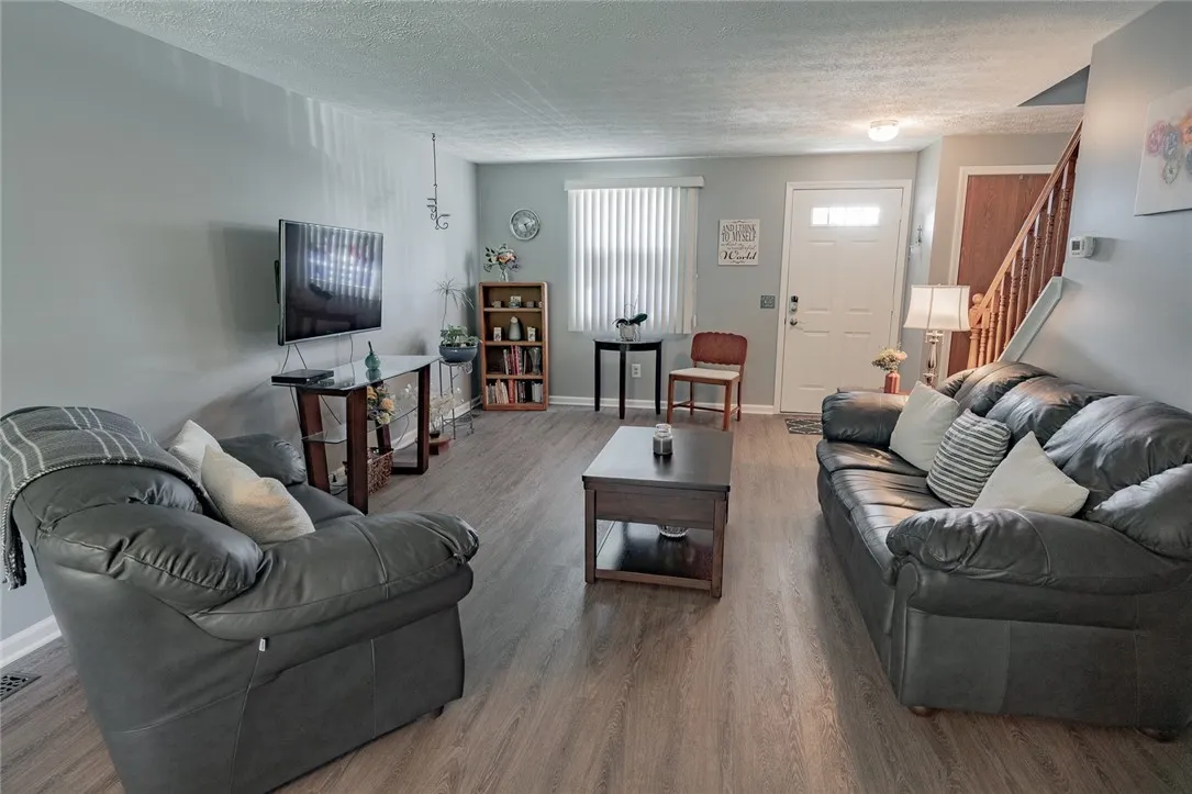 61 Southfield Drive, Webster, New York 14580, Webster, New York 14580, 2 Bedrooms Bedrooms, 4 Rooms Rooms,1 BathroomBathrooms,Residential,Closed,61 Southfield Drive, Webster, New York 14580,R1616406